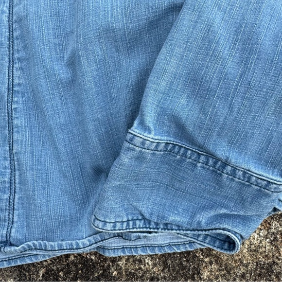 American Eagle Outfitters Light Blue Button Down Shirt - Picture 7 of 7